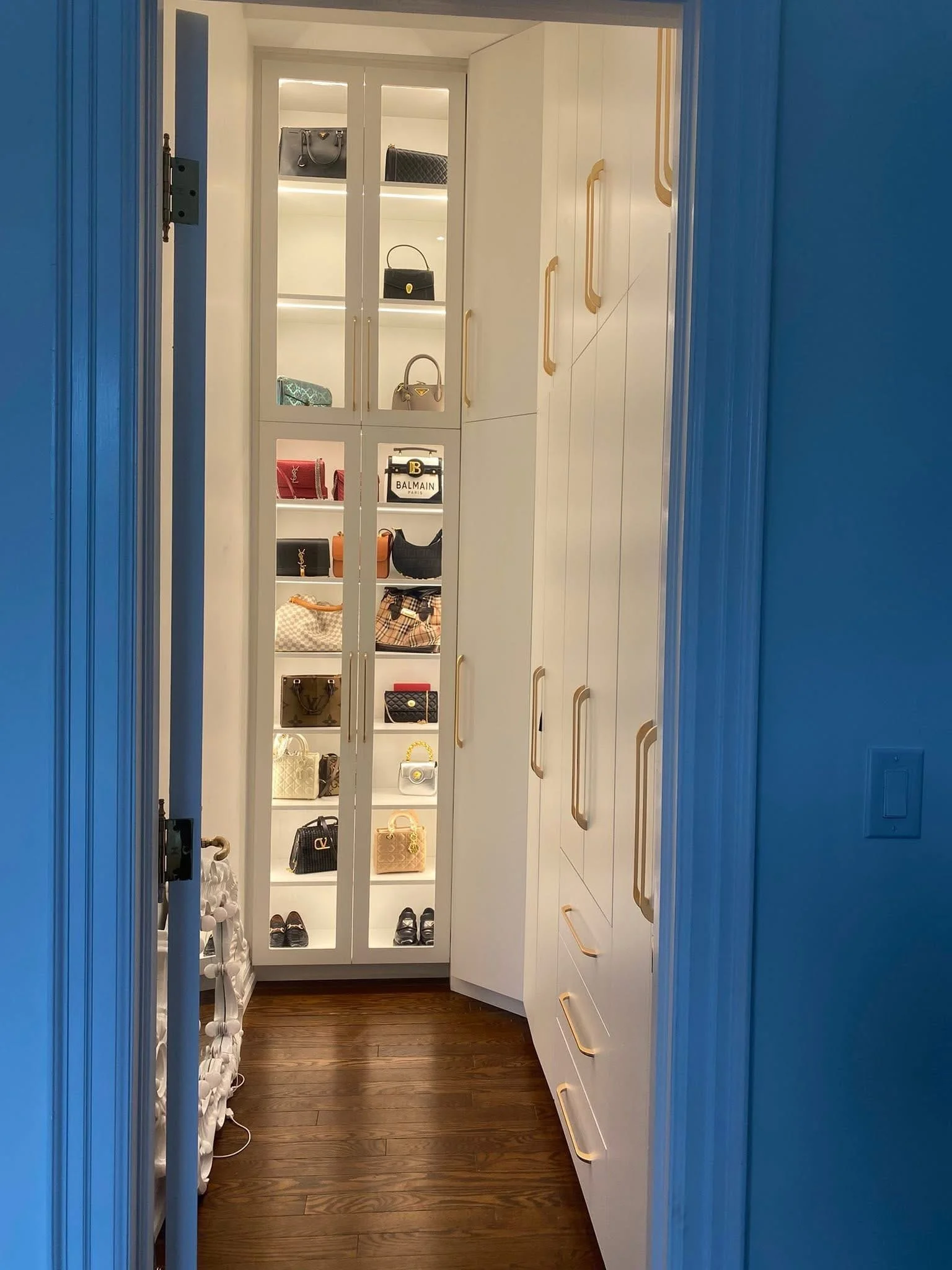 Stylish wardrobe with some modern fixtures